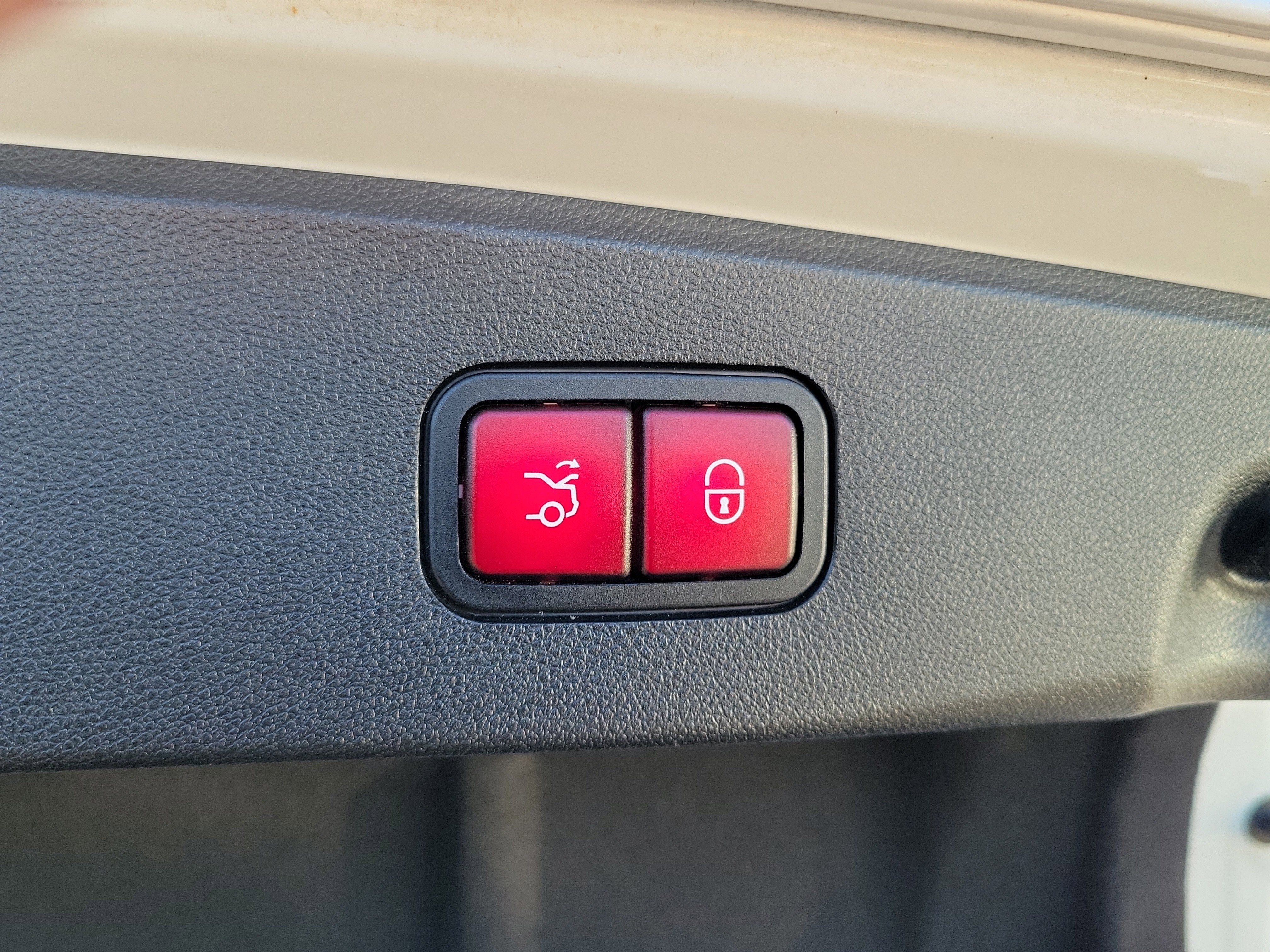 Used 2014 Mercedes-Benz E 350 Sedan image 20