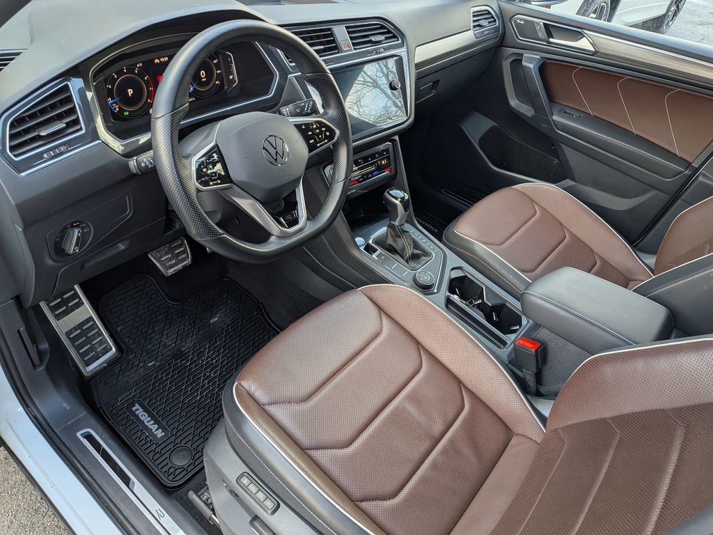 Used 2022 Volkswagen Tiguan SEL R-Line image 11