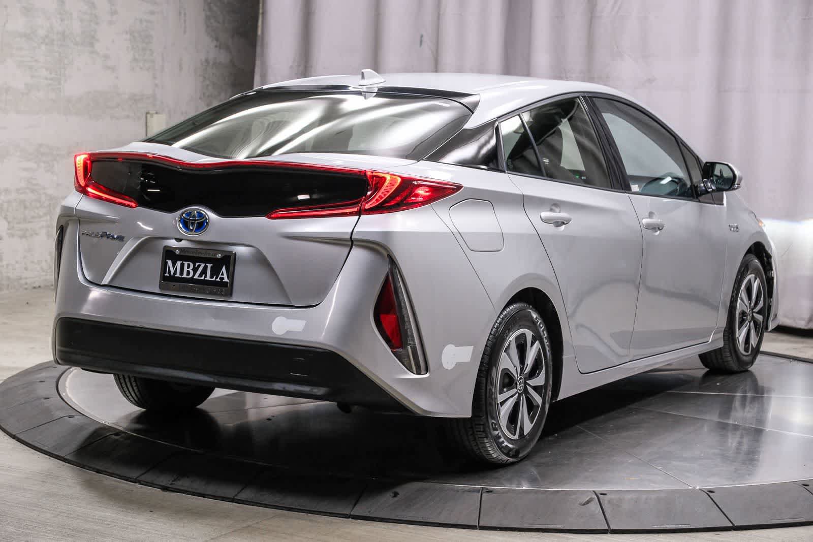 Used 2017 Toyota Prius Prime Plus image 4
