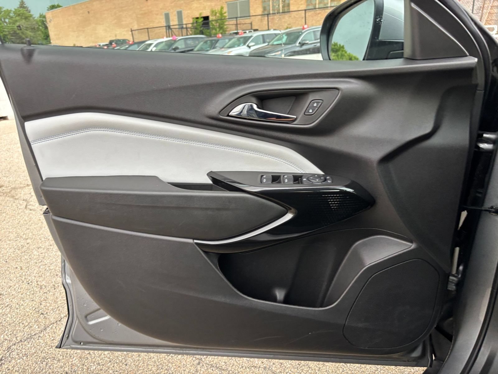 Used 2025 Chevrolet Trax LT FWD image 18
