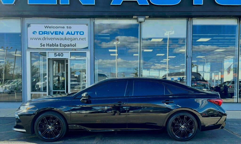 Used 2021 Toyota Avalon XSE image 2