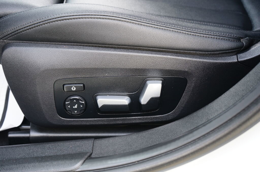 Used 2020 BMW 330i Sedan w/ Convenience Package image 16