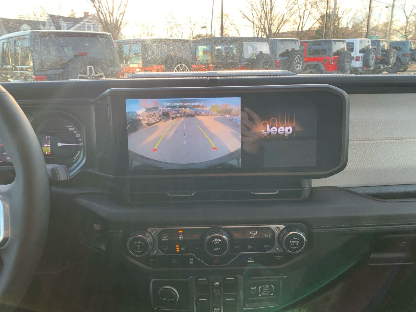 Used 2024 Jeep Wrangler Sahara image 28