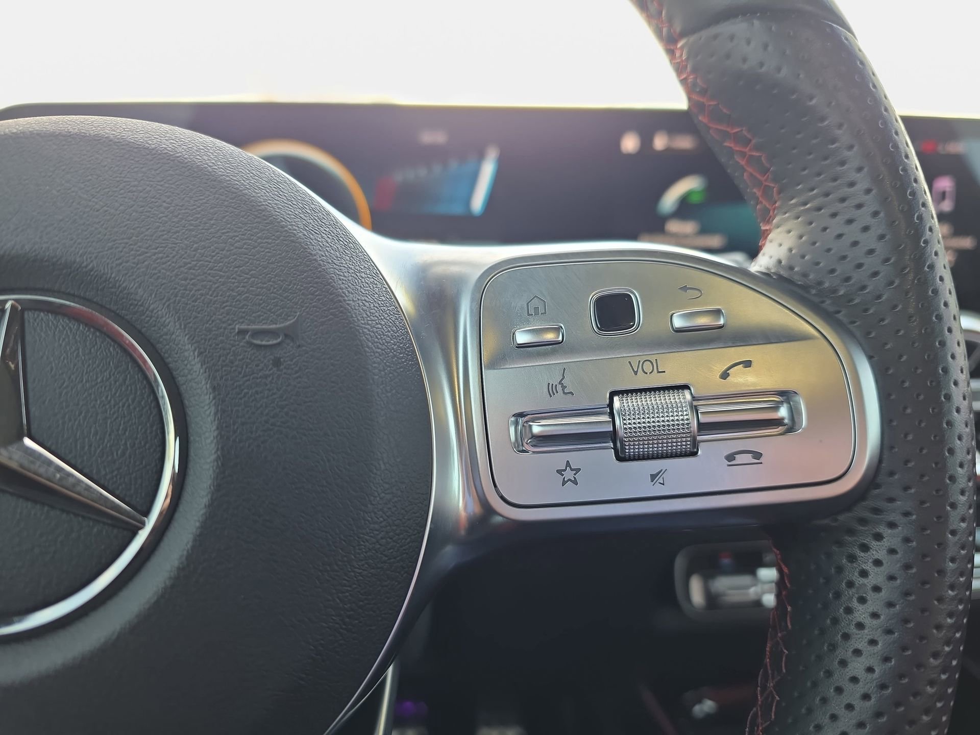 Certified 2022 Mercedes-Benz GLA 35 AMG 4MATIC image 18