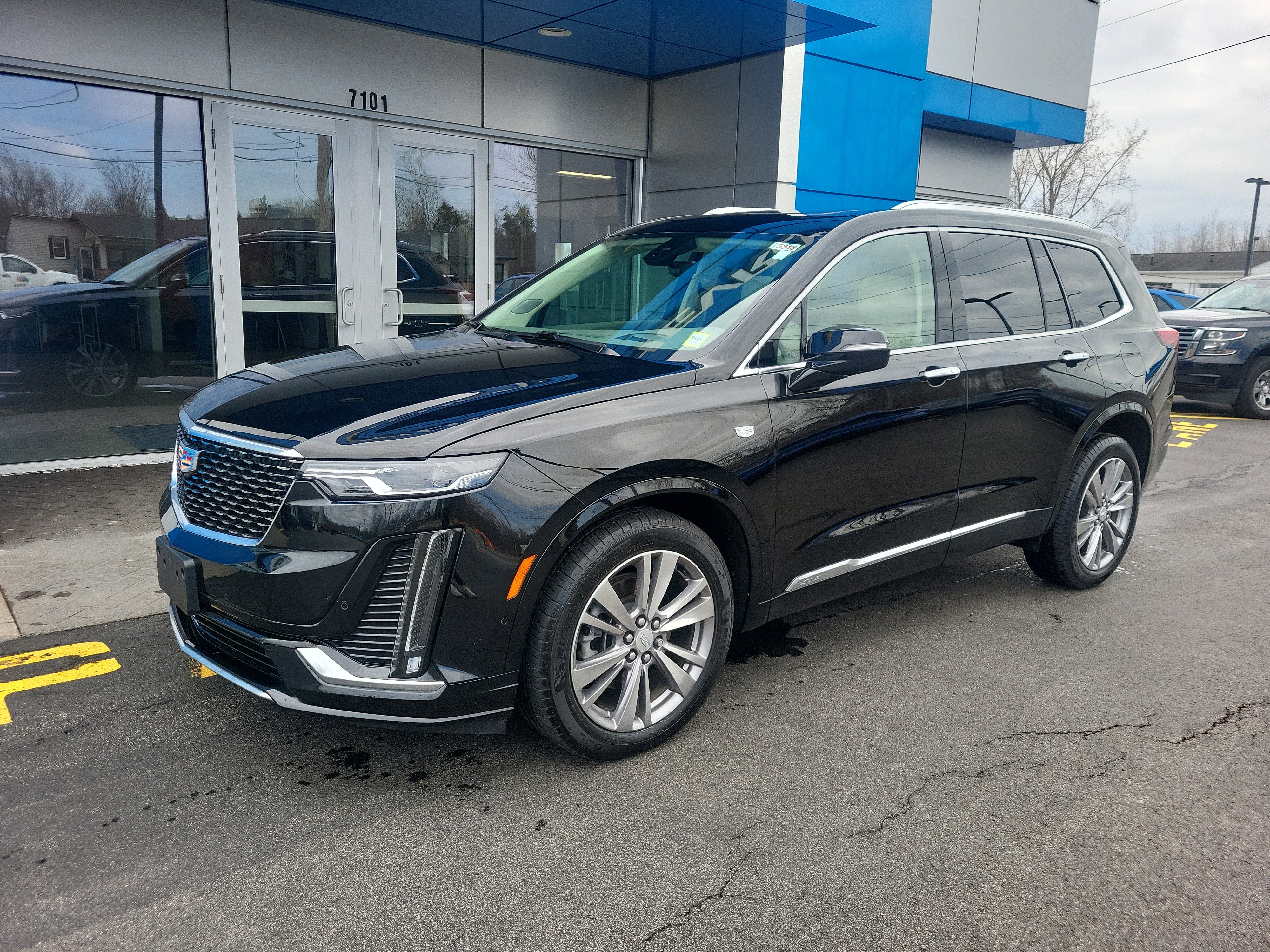 Certified 2023 Cadillac XT6 Premium Luxury w/ Technology Package image 2