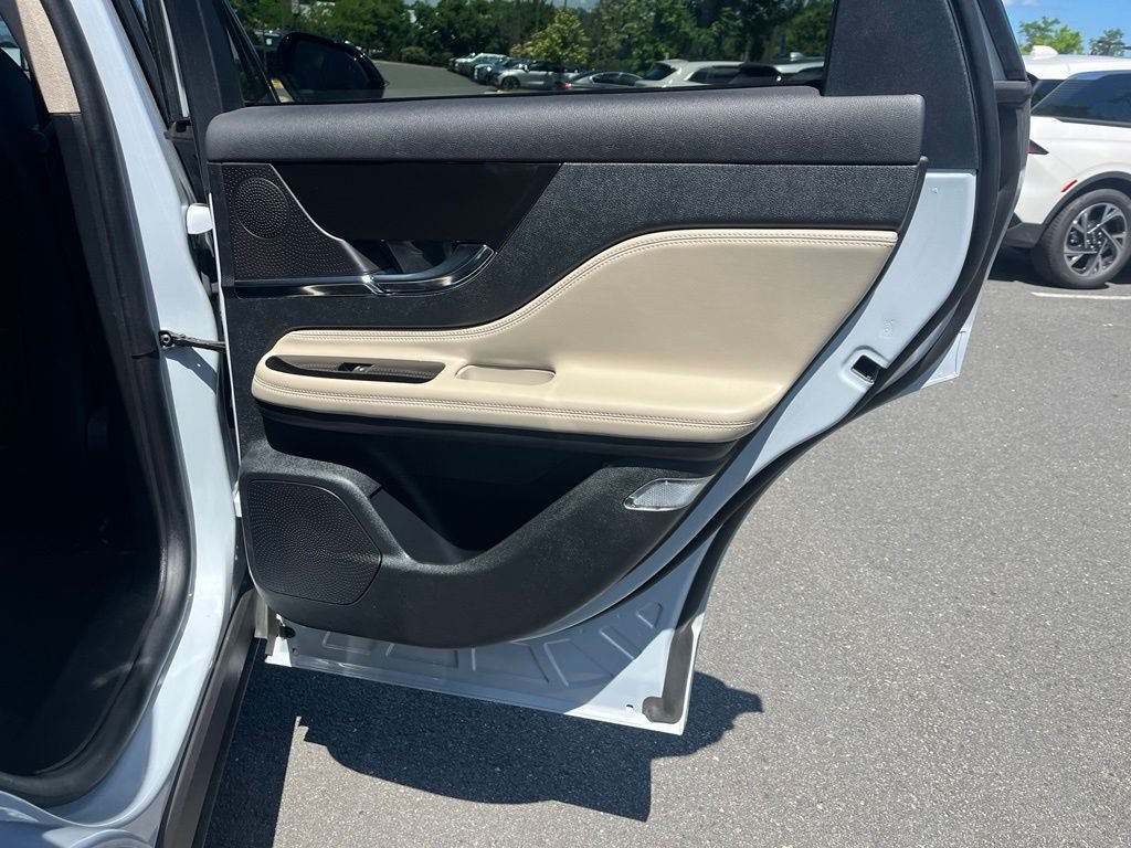 Certified 2025 Lincoln Corsair Reserve FWD image 21