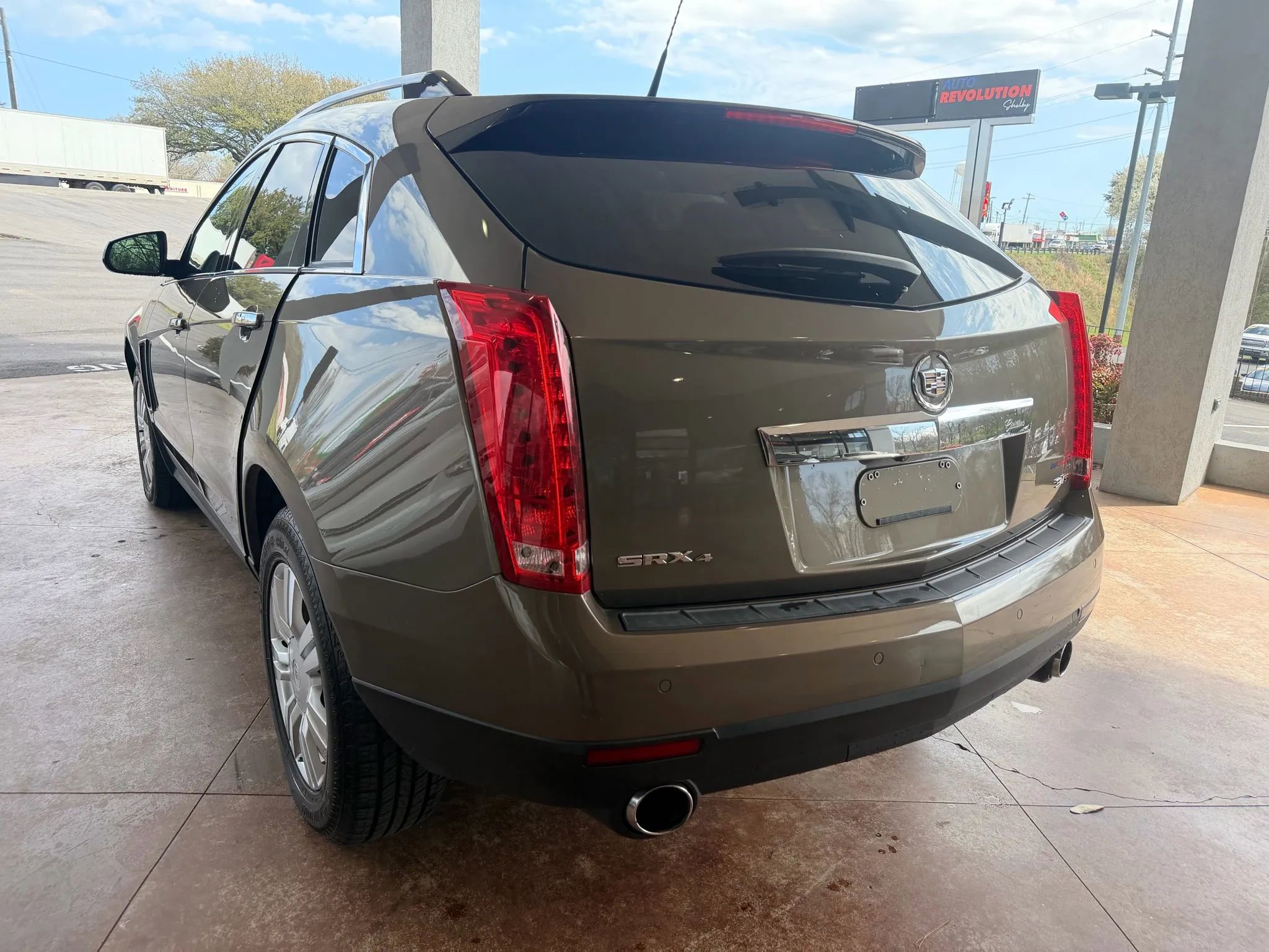 Used 2014 Cadillac SRX Luxury w/ Driver Awareness Package AWD/4WD image 4