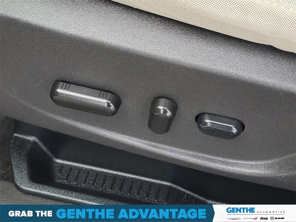 Used 2017 Ford Escape SE w/ Equipment Group 201A image 10