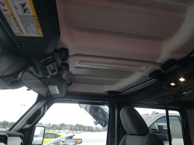 Used 2025 Jeep Wrangler Sahara 4xe image 17