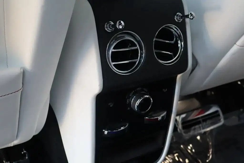 Certified 2019 Rolls-Royce Cullinan AWD/4WD image 19