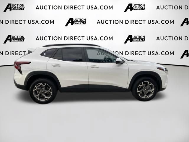 Used 2025 Chevrolet Trax LT FWD image 25