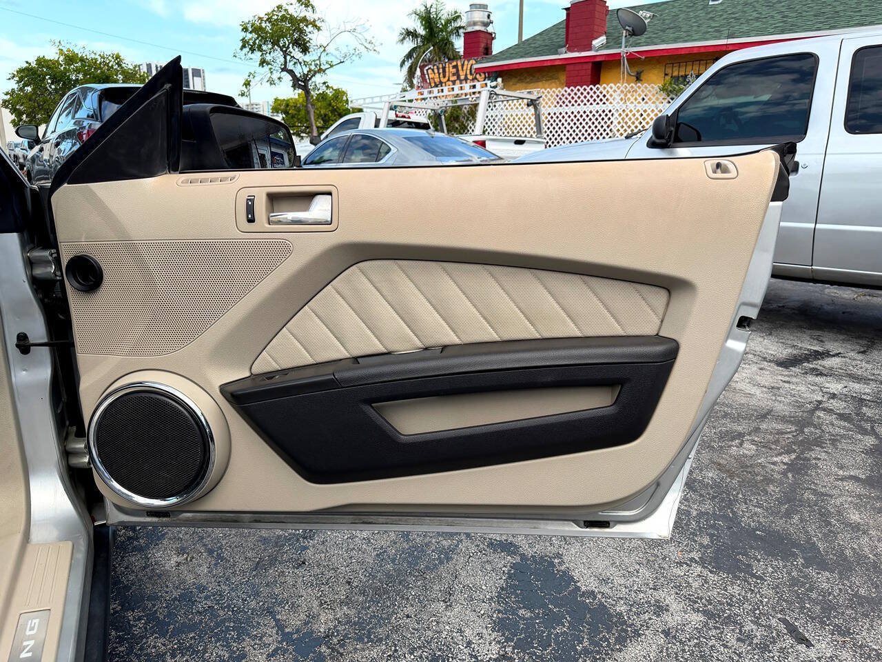 Used 2010 Ford Mustang Convertible RWD image 29