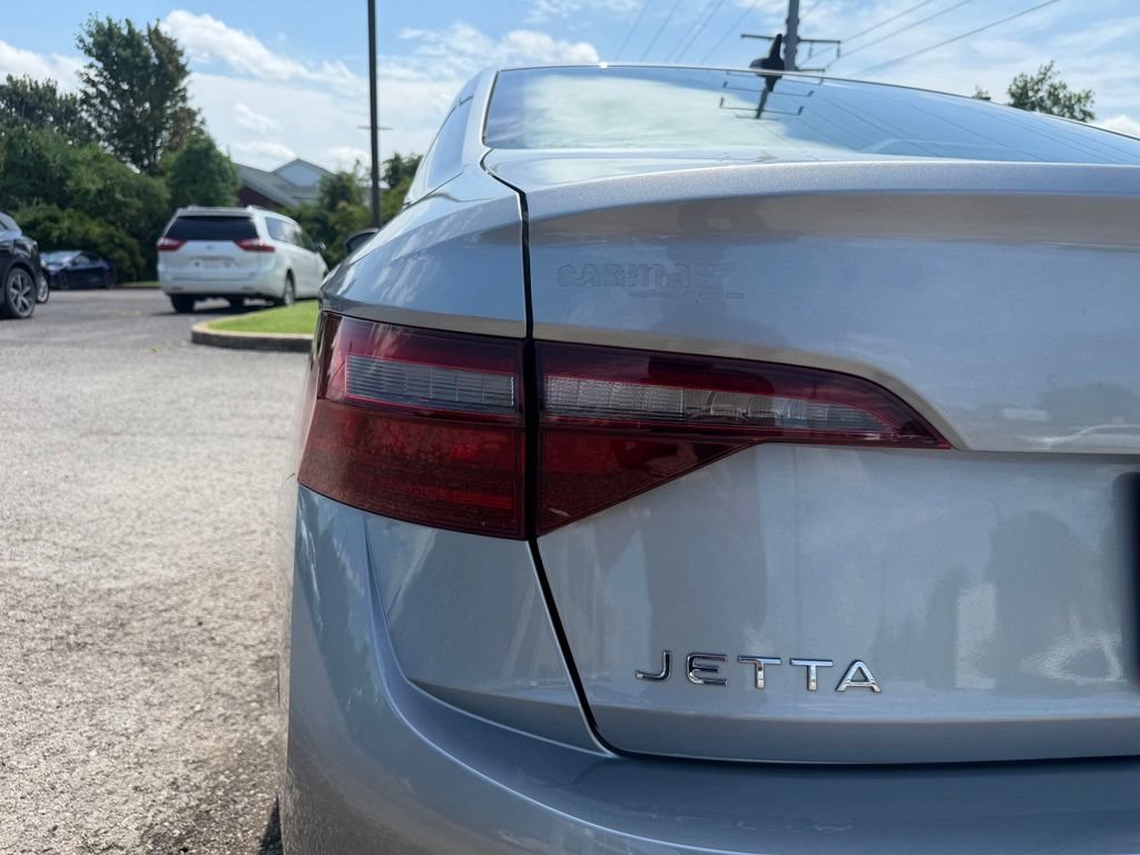 Certified 2022 Volkswagen Jetta SE FWD image 11