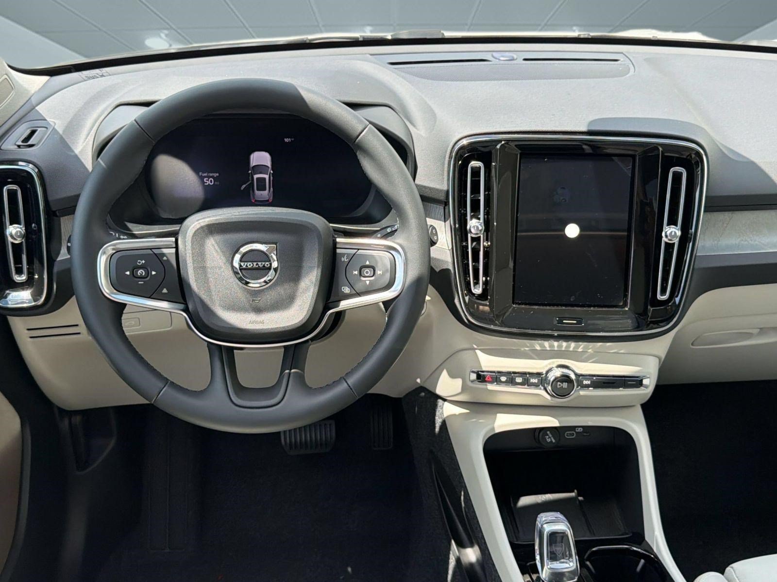 New 2026 Volvo XC40 B4 Plus w/ Climate Package FWD image 28