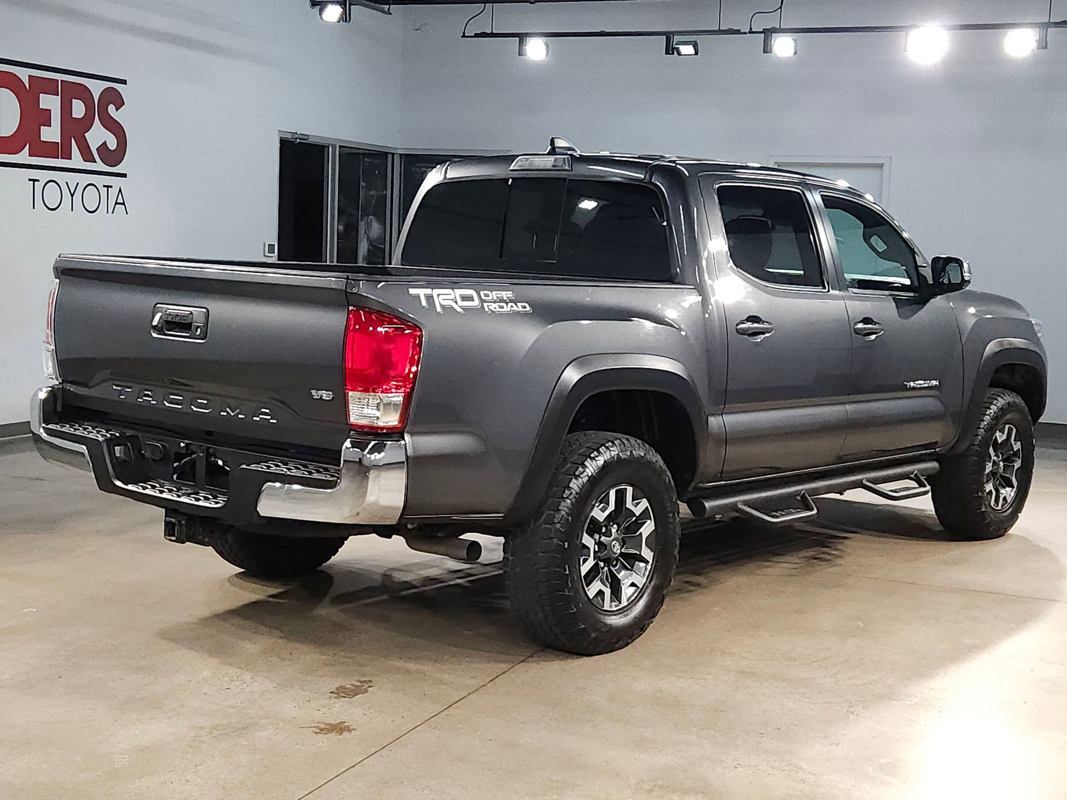 Used 2022 Toyota Tacoma TRD Off-Road RWD image 7