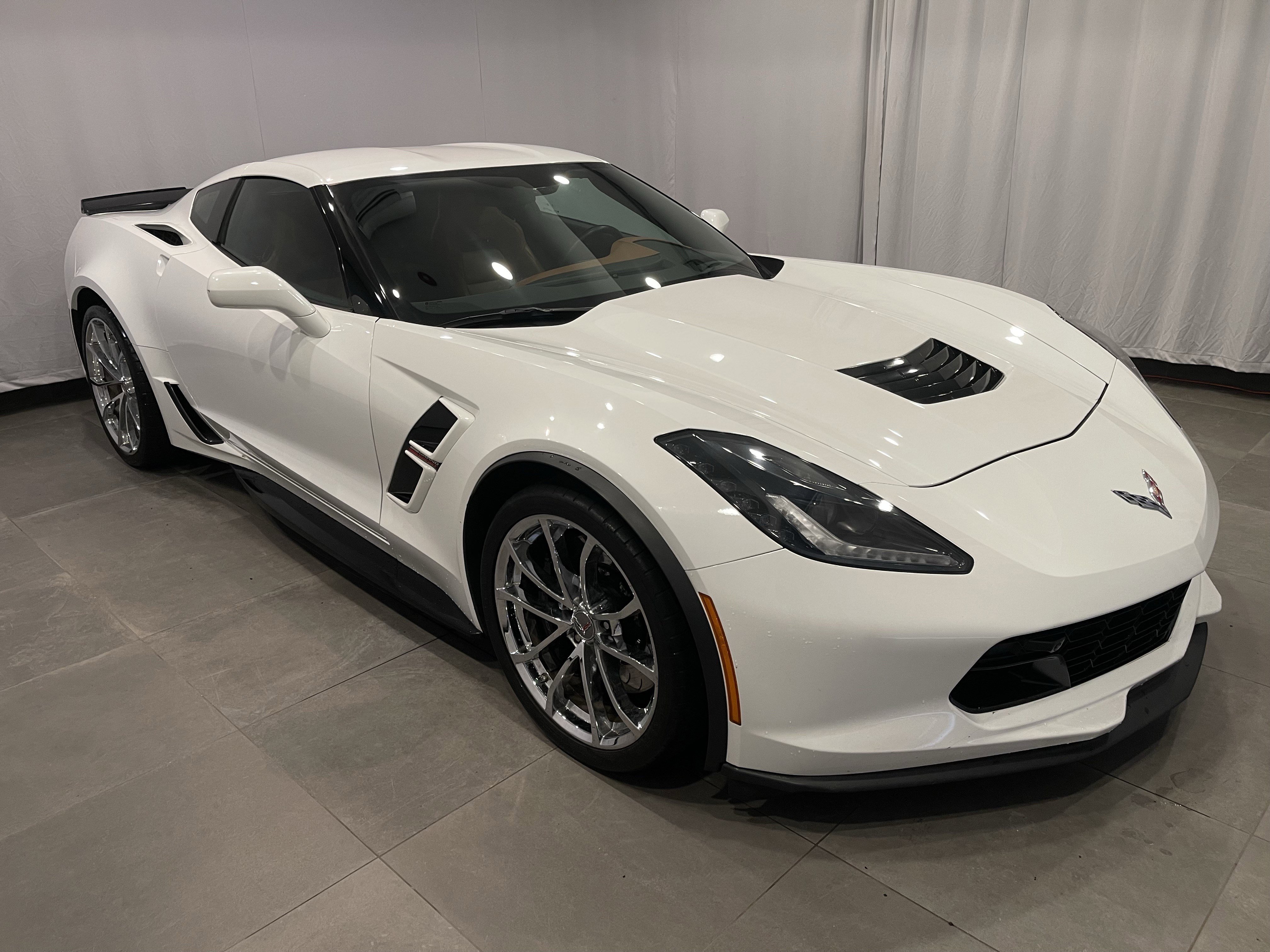 Used 2018 Chevrolet Corvette Grand Sport image 3