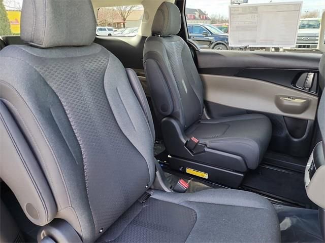 New 2026 Kia Carnival LX FWD image 18