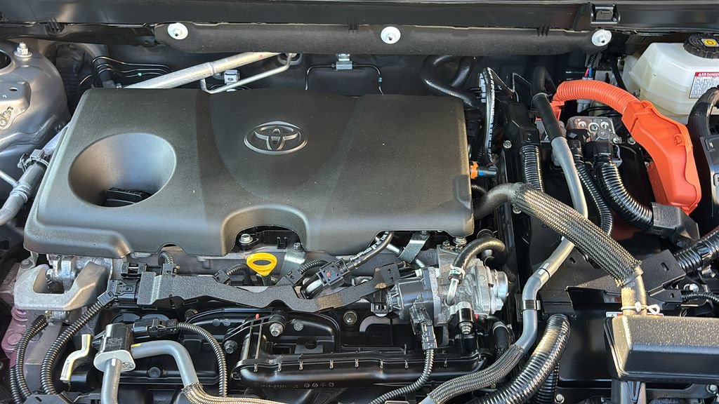 Used 2025 Toyota RAV4 LE AWD/4WD image 30