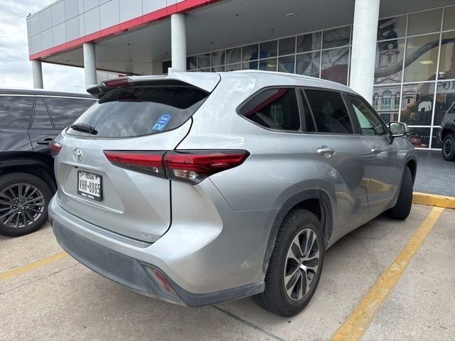Used 2023 Toyota Highlander XLE FWD image 8