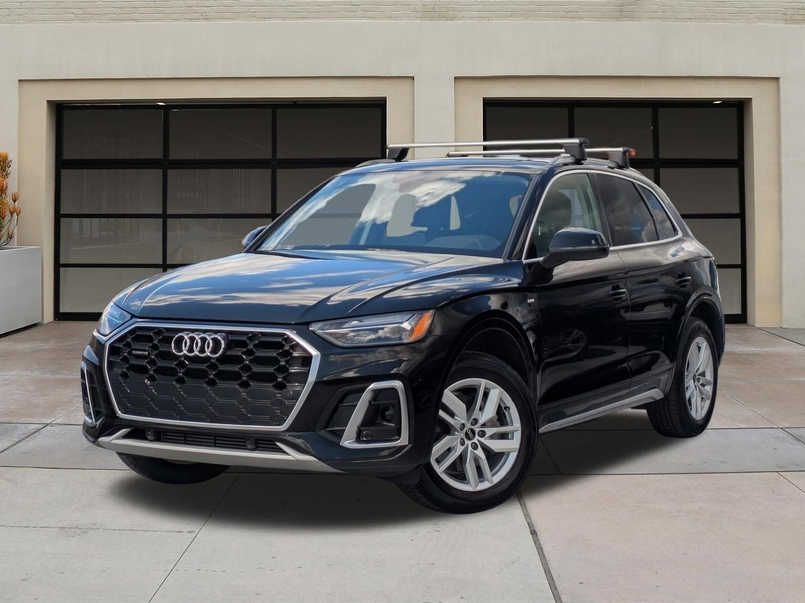 Used 2023 Audi Q5 2.0T Premium w/ Convenience Package image 3
