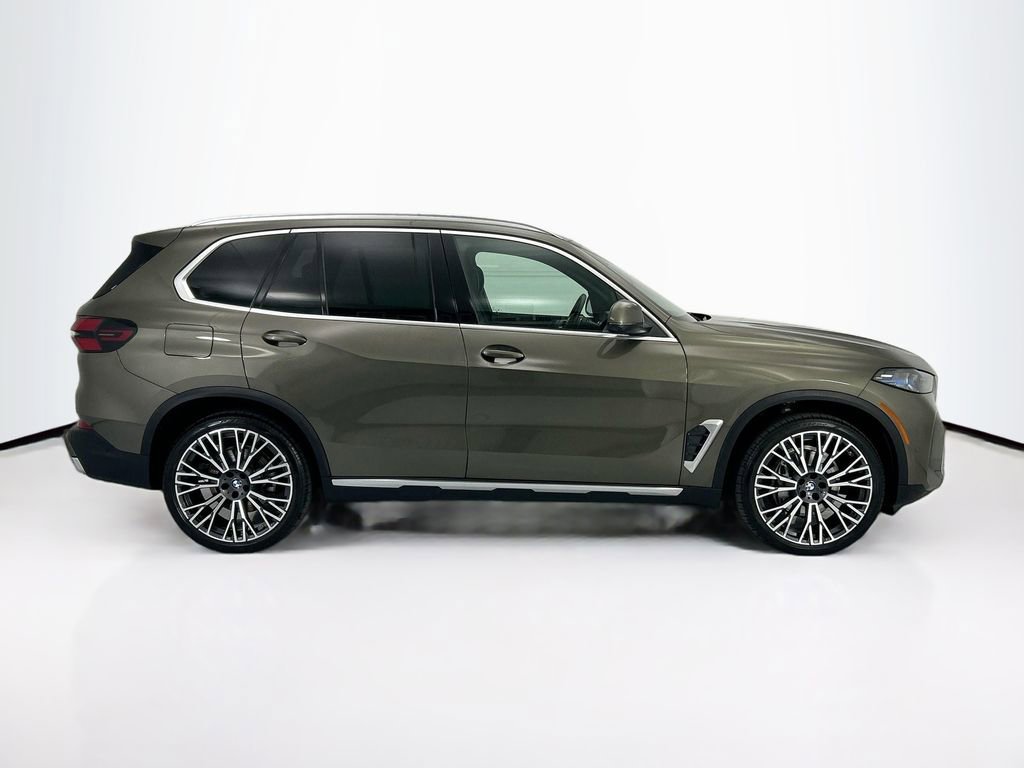 Certified 2025 BMW X5 xDrive40i w/ Parking Assistance Package AWD/4WD image 4