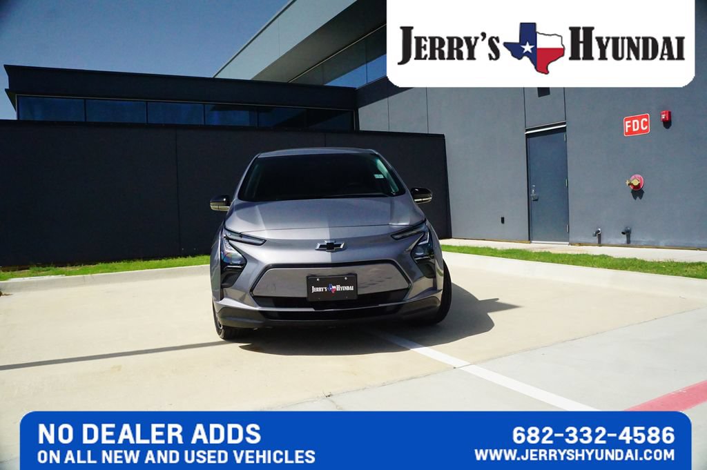 Used 2023 Chevrolet Bolt LT FWD image 2