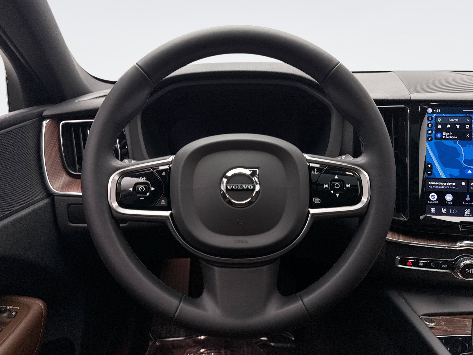 Used 2023 Volvo XC60 B5 Plus w/ Climate Package AWD/4WD image 12