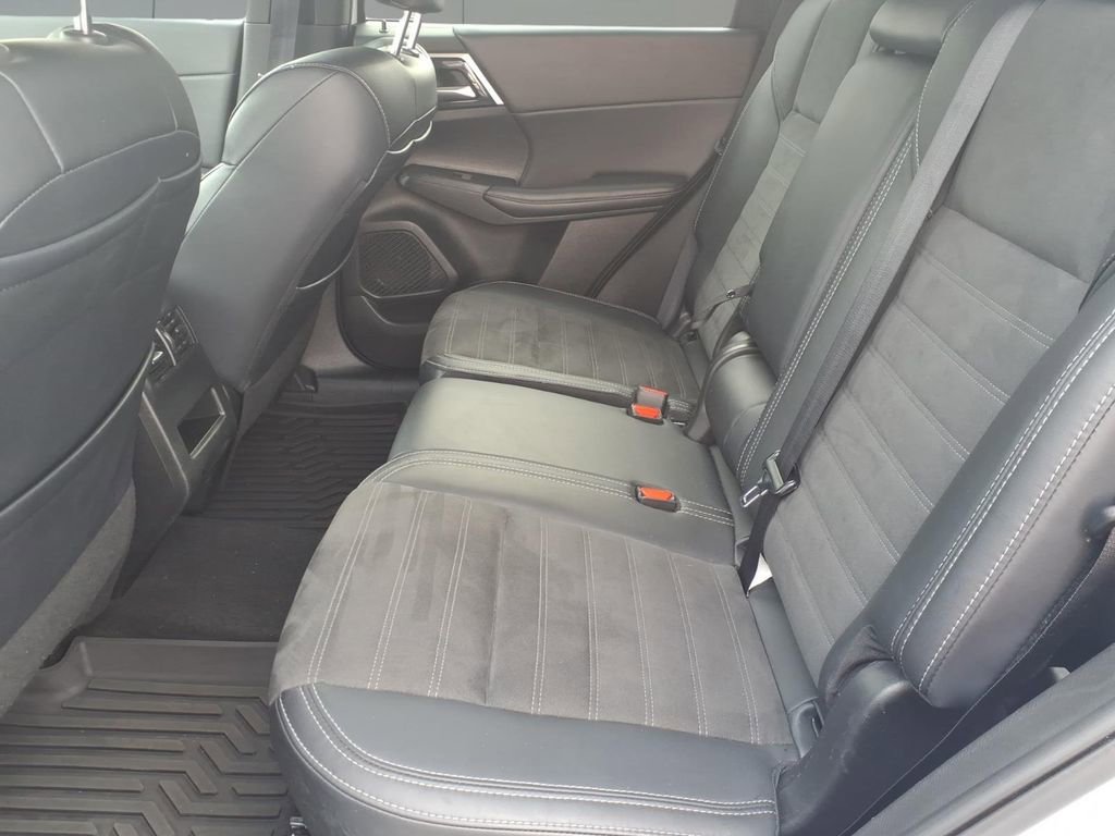 Used 2024 Mitsubishi Outlander SE Black Edition image 26