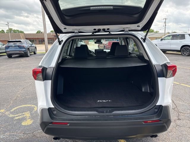 Used 2019 Toyota RAV4 XLE w/ Carpet Mat Package AWD/4WD image 18