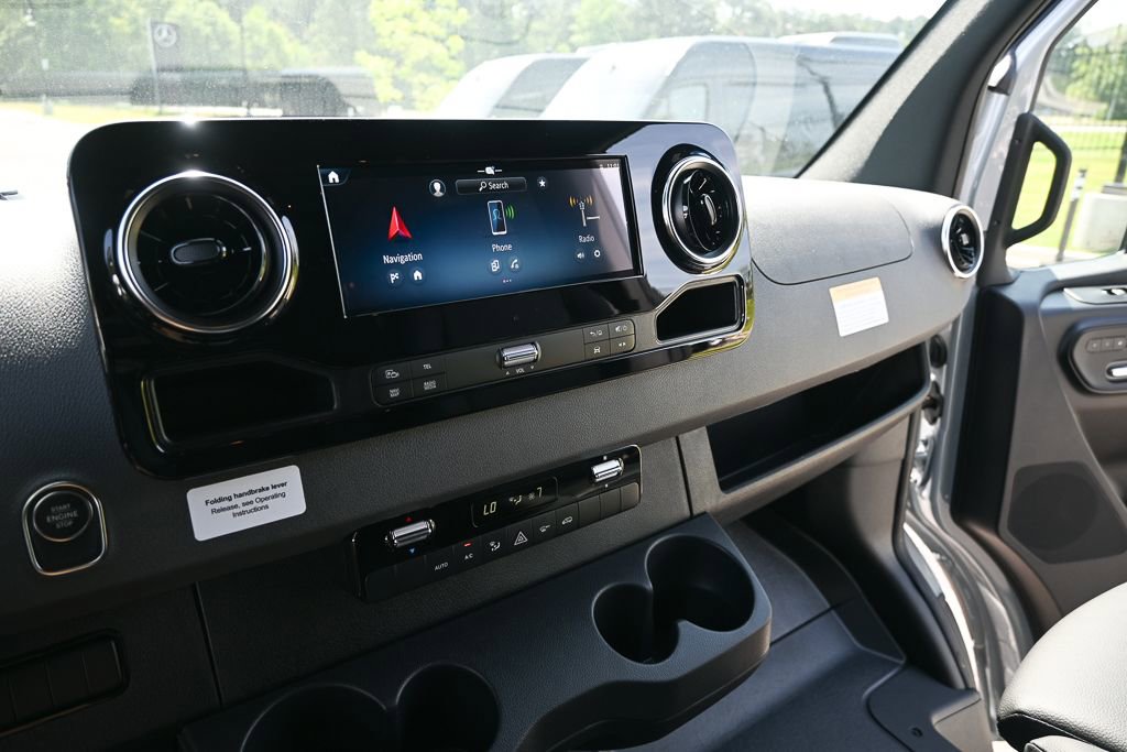 Used 2025 Mercedes-Benz Sprinter 2500 image 12