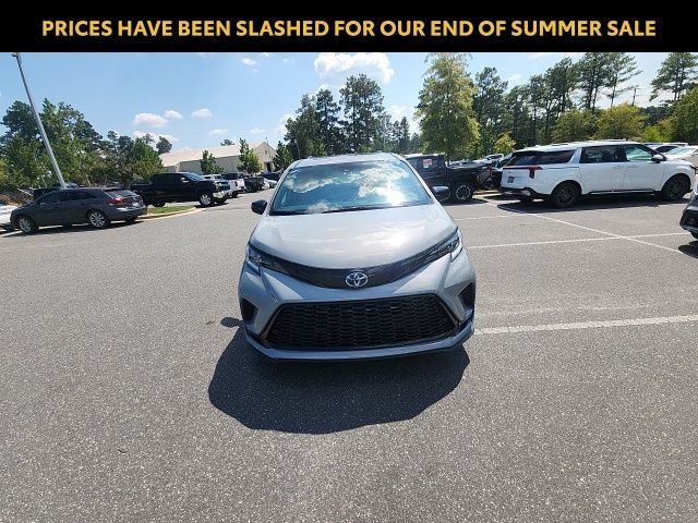 Certified 2025 Toyota Sienna XSE w/ XSE Plus Package AWD/4WD image 4