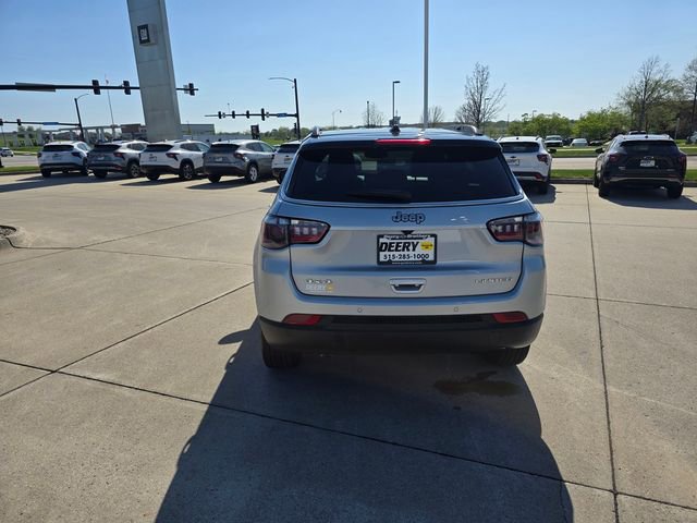 Used 2025 Jeep Compass Limited AWD/4WD image 11