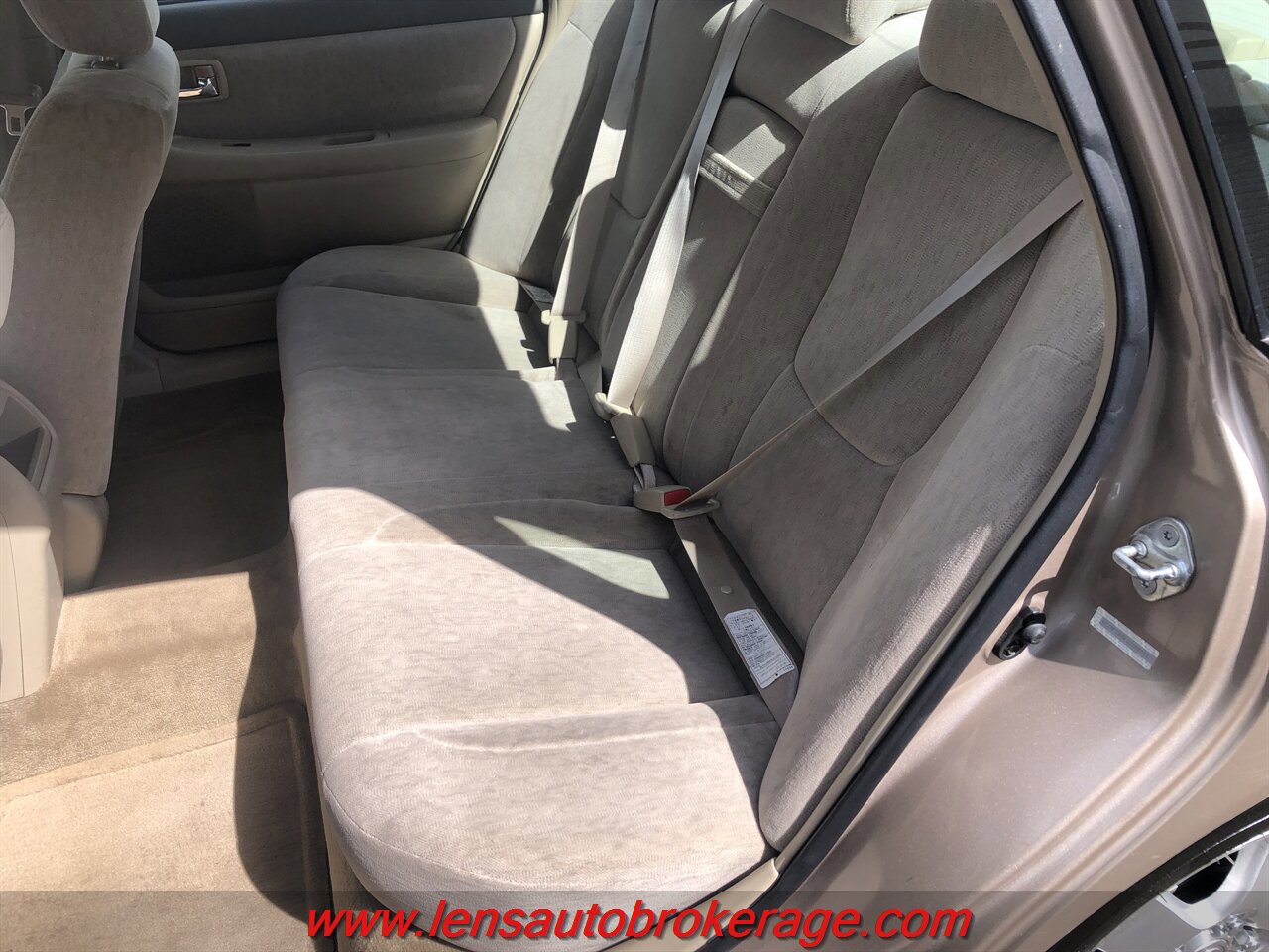 Used 2001 Toyota Avalon XLS image 16