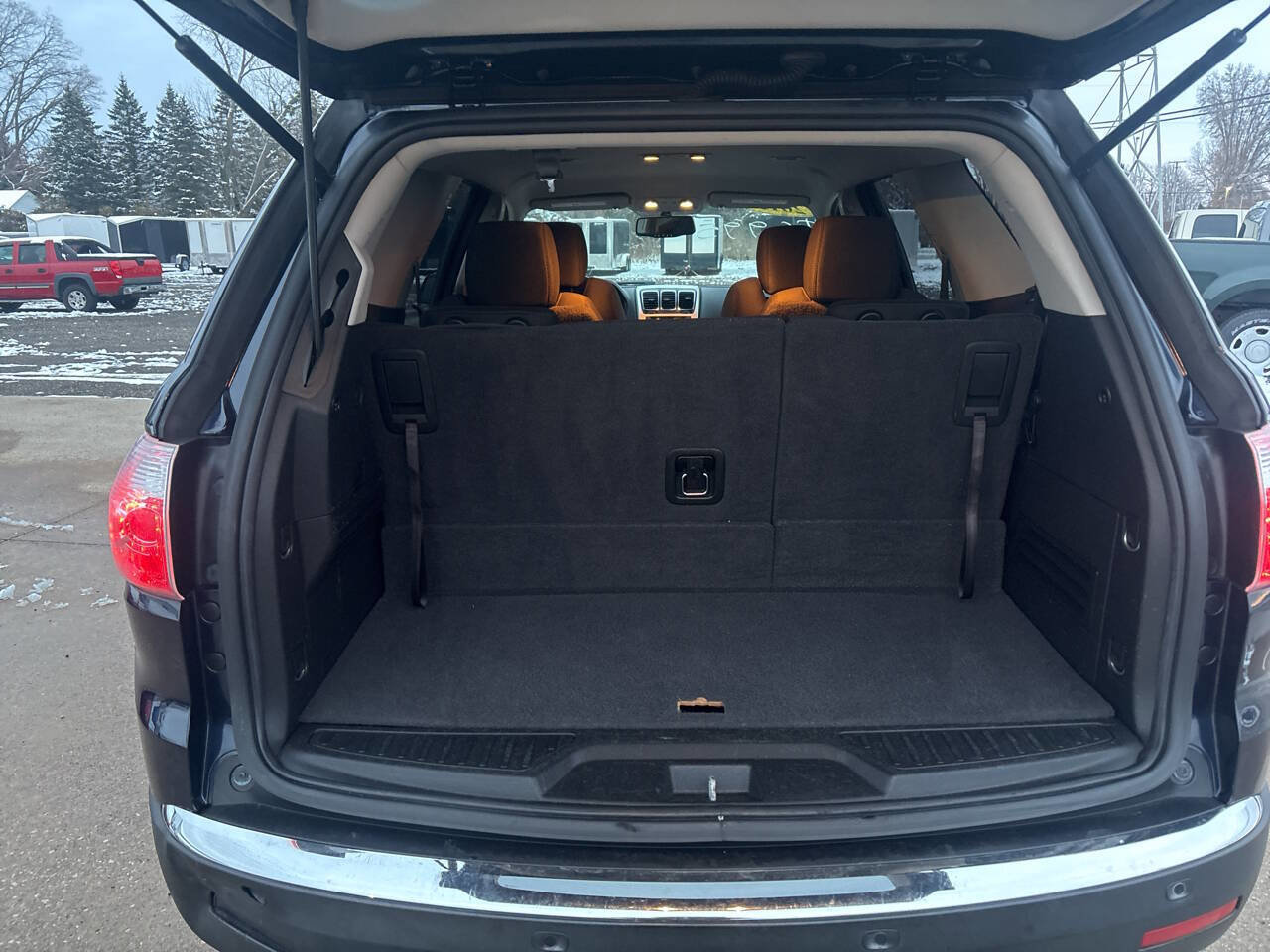 Used 2011 GMC Acadia SLE image 21