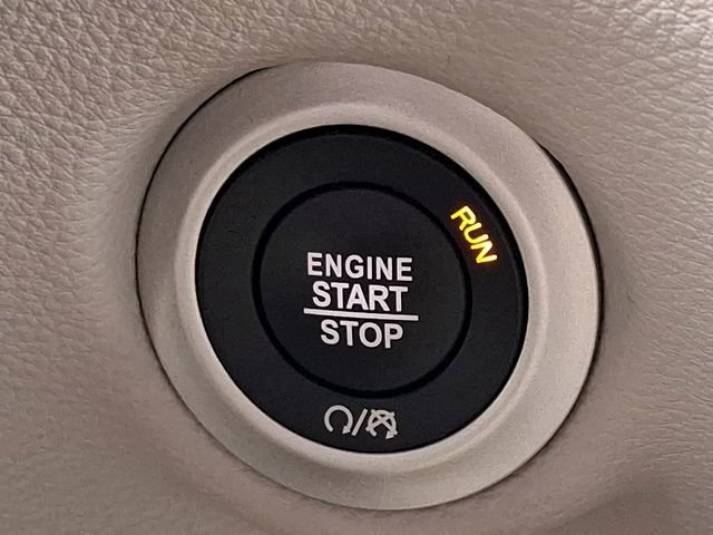 Used 2023 Chrysler Pacifica Touring-L FWD image 22