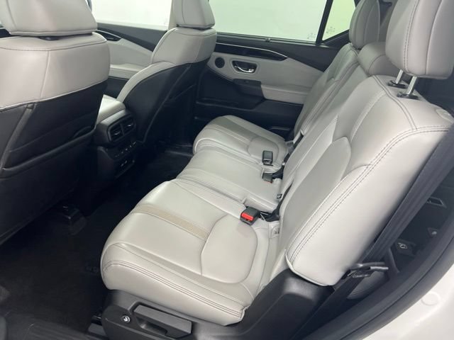 Used 2023 Honda Pilot Touring image 11