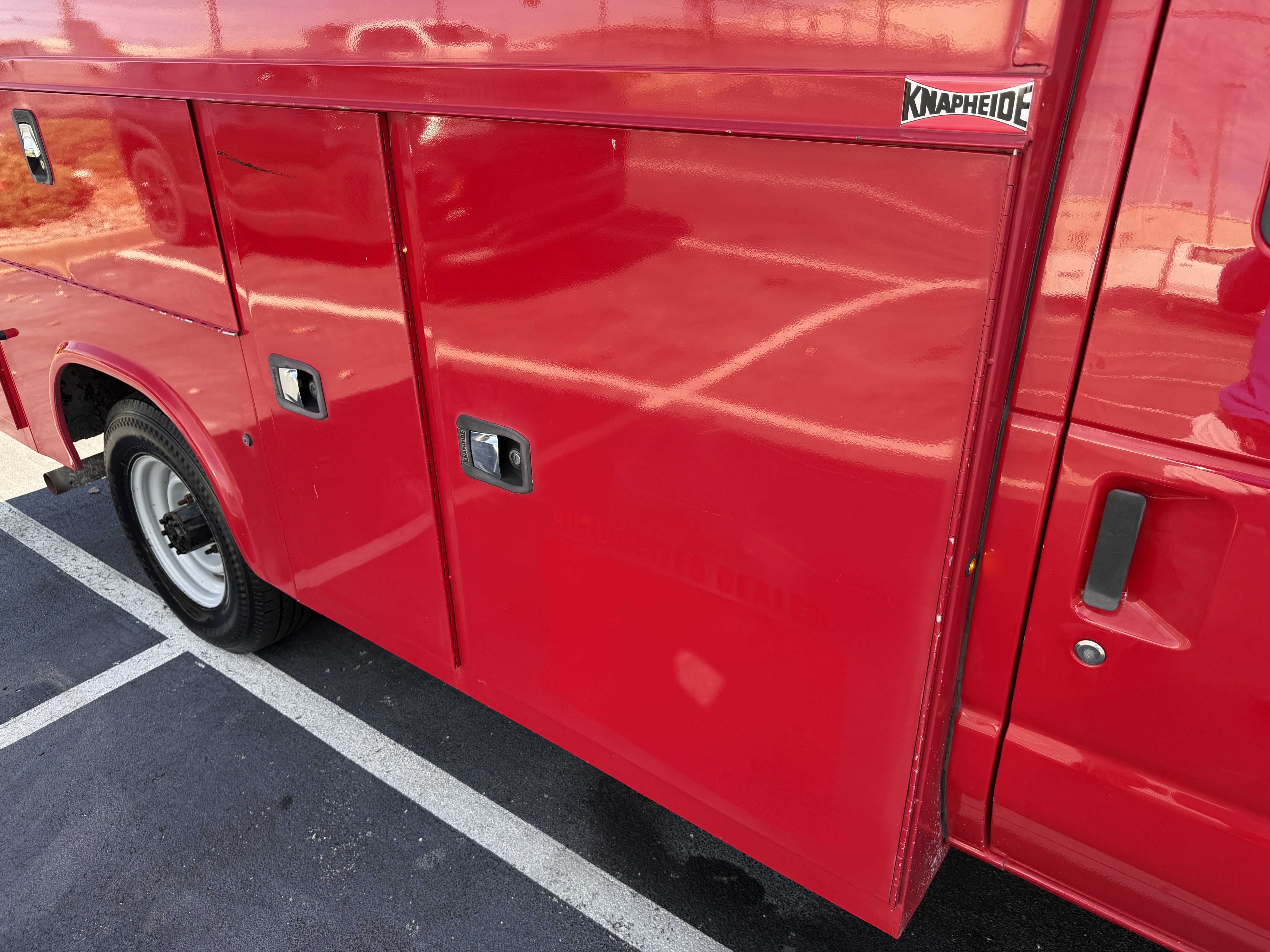 Used 2014 Ford E-350 and Econoline 350 Super Duty w/ Power Windows & Locks Group RWD image 10