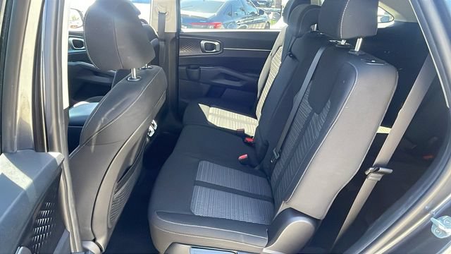 Used 2023 Kia Sorento LX FWD image 11