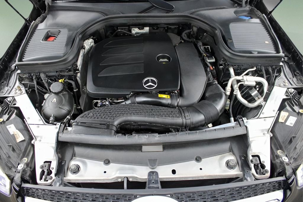 Used 2022 Mercedes-Benz GLC 300 4MATIC Coupe image 33