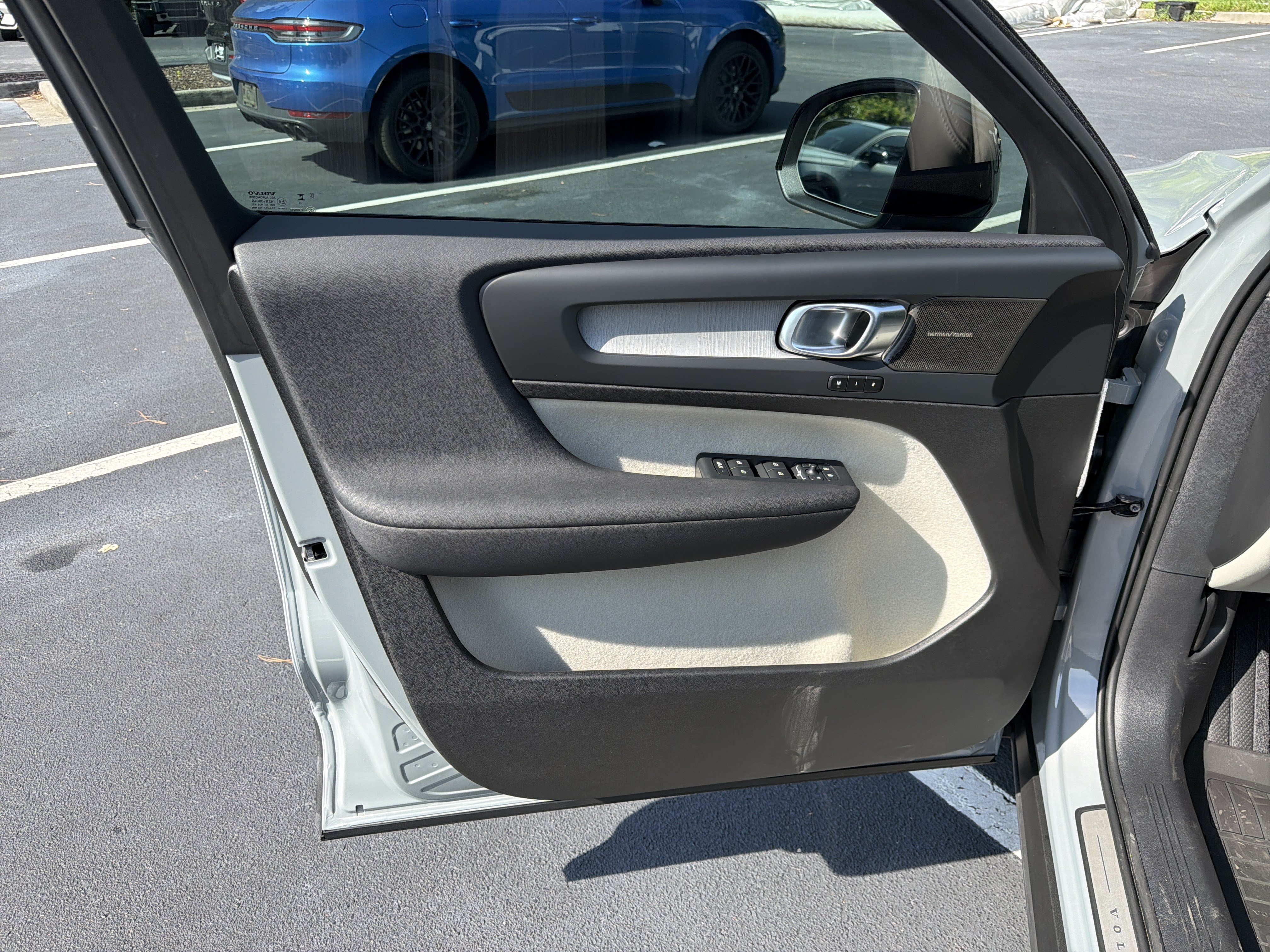 New 2026 Volvo XC40 B5 Ultra w/ Protection Package Premier AWD/4WD image 13