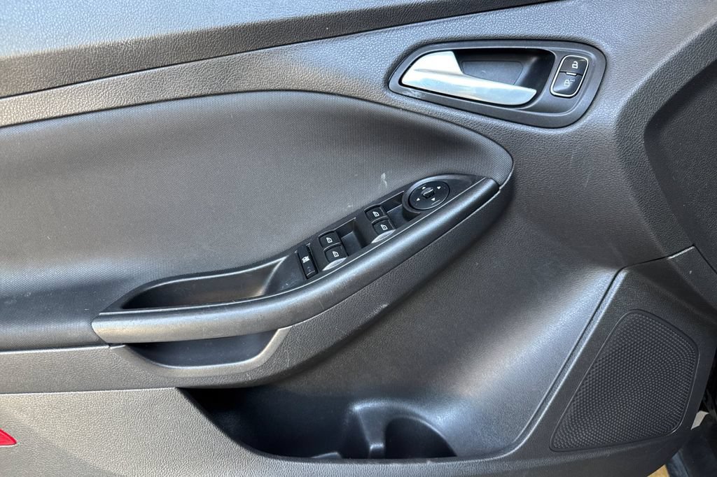 Used 2018 Ford Focus SE FWD image 11