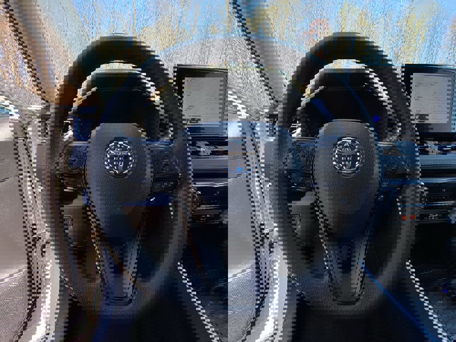 Used 2025 Toyota RAV4 XLE image 28