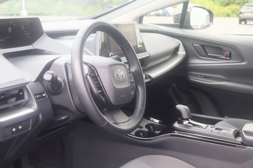 Used 2025 Toyota Prius LE FWD image 22