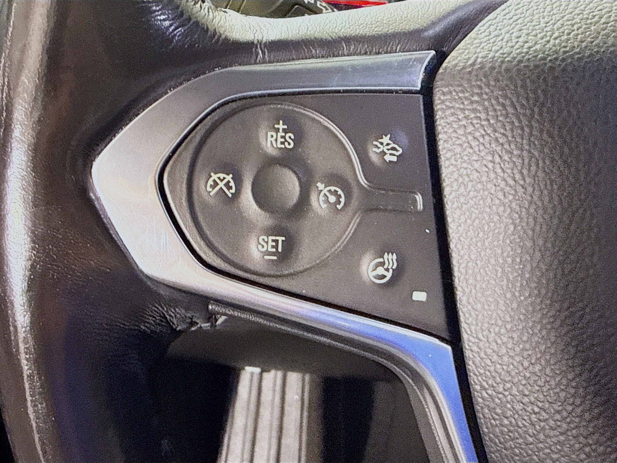 Used 2018 Chevrolet Traverse Premier w/ Driver Confidence II Package FWD image 14