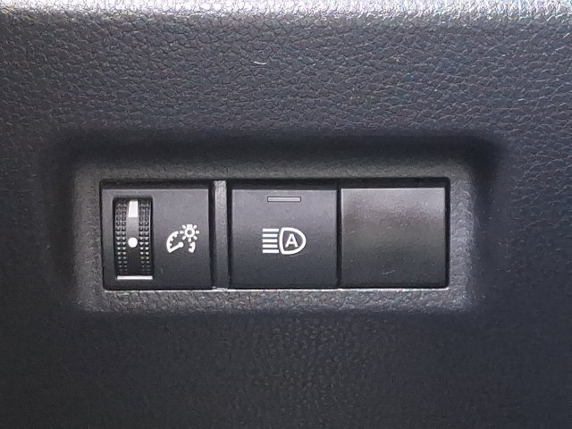 Used 2023 Toyota RAV4 LE AWD/4WD image 25