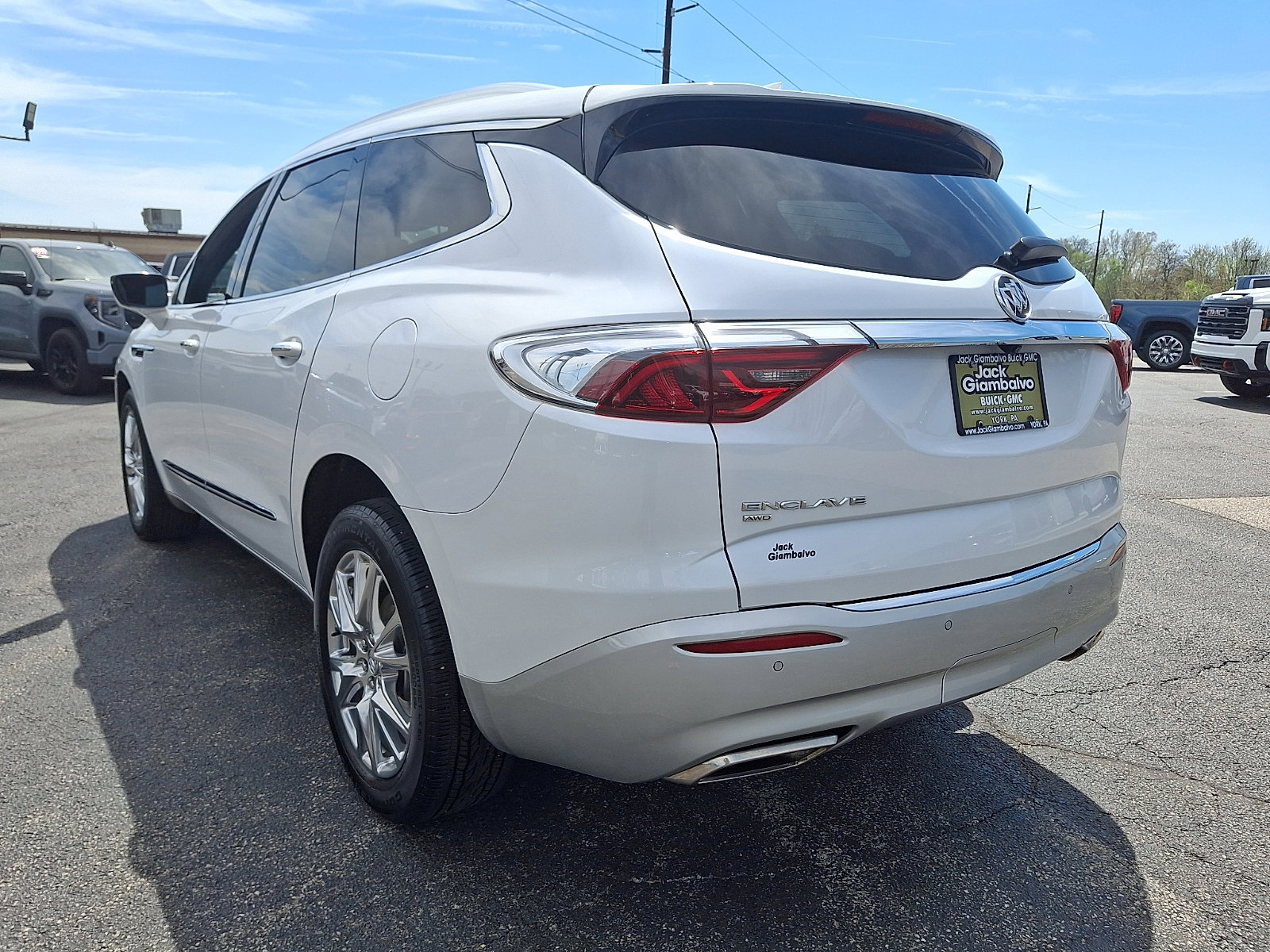 Used 2023 Buick Enclave Essence w/ Experience Buick Package image 6