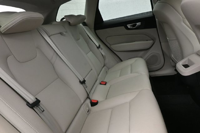 Used 2024 Volvo XC60 B5 Core AWD/4WD image 30