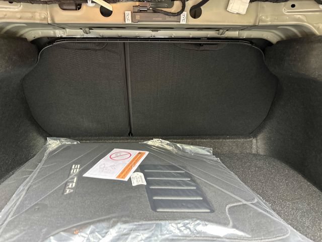 New 2027 Nissan Sentra SR w/ Floor Mat Package FWD image 18