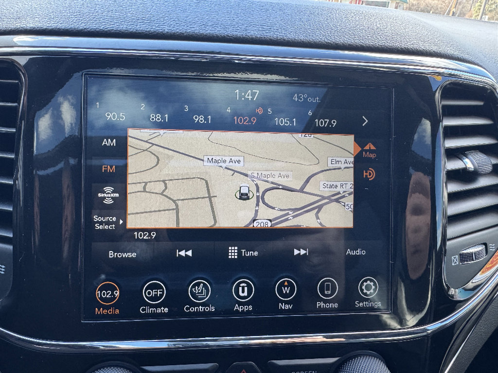 Used 2021 Jeep Grand Cherokee Limited w/ Sun & Sound Group image 15