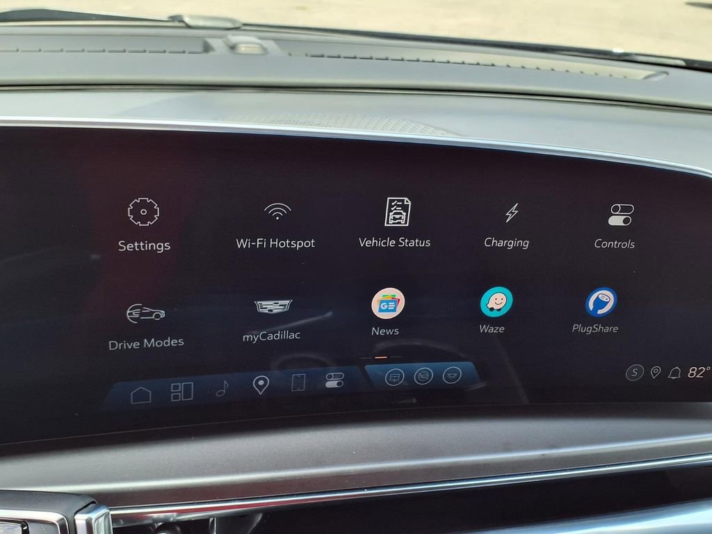 Used 2024 Cadillac Lyriq Tech w/ Driver Assist Package AWD/4WD image 31